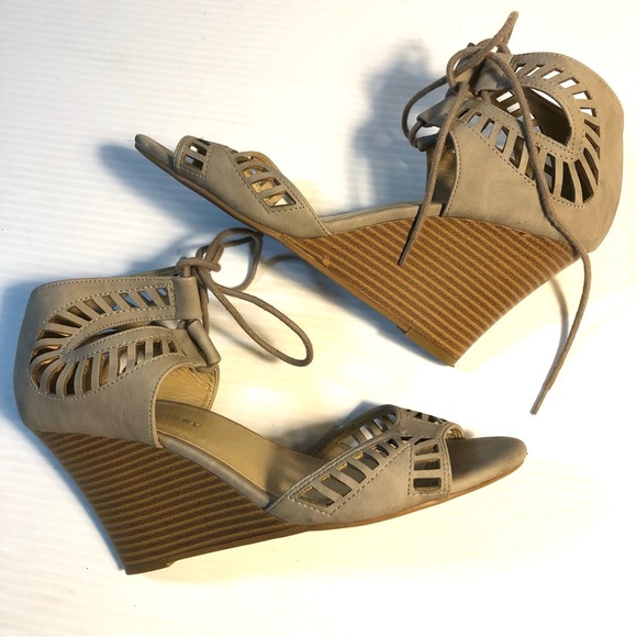 Chinese Laundry Tan Taupe Wedges 8.5 / 39 - Picture 3 of 11